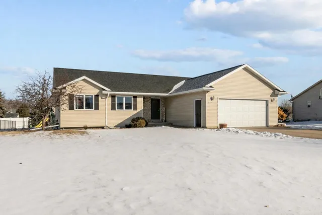 $387,500 | W5372 Gable Drive, Appleton, WI 54915