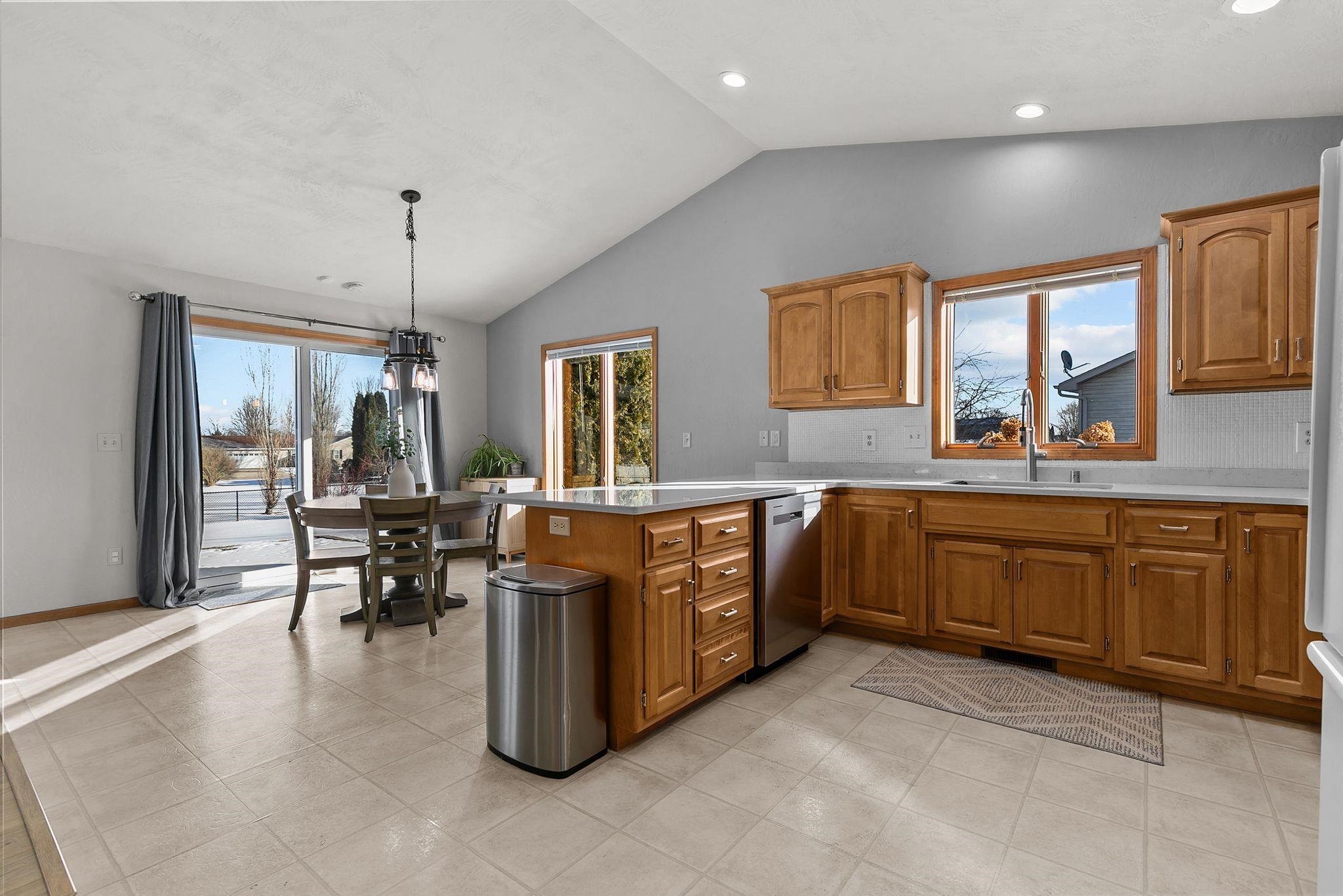 W5372 Gable Drive Appleton, WI 54915 - Photo 5 of 38