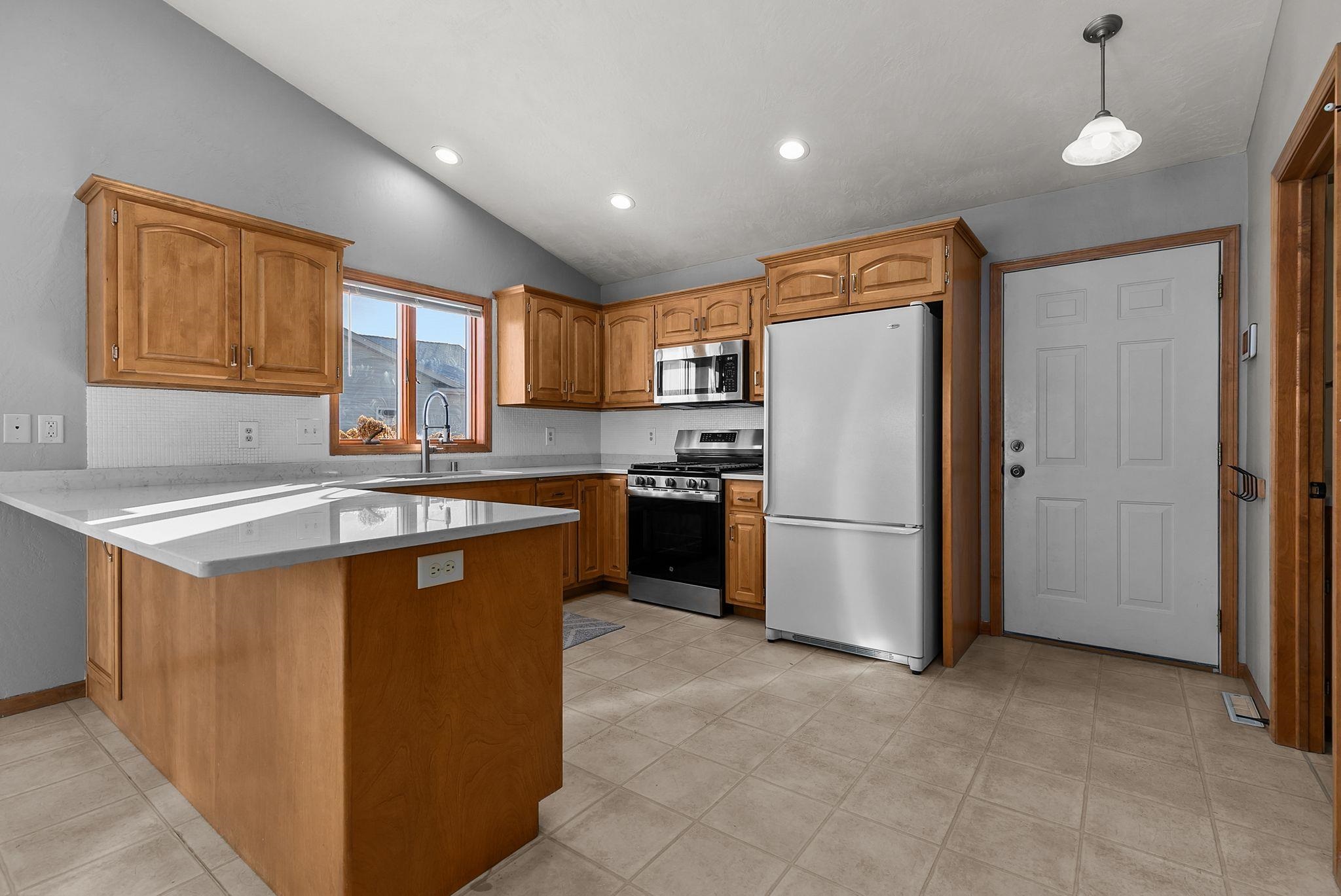 W5372 Gable Drive Appleton, WI 54915 - Photo 6 of 38