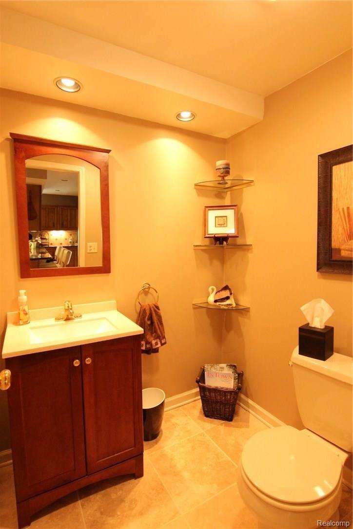 710 Lion Street Rochester, MI 48307 - Photo 14 of 40 Half Bath.JPG