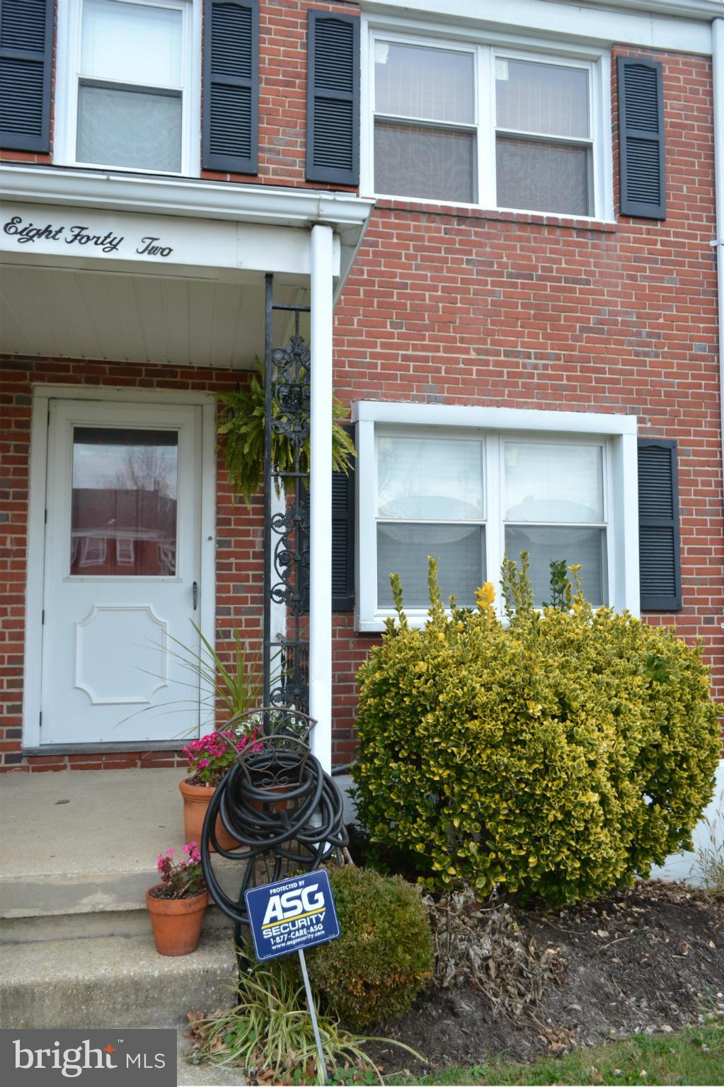 842 Bradhurst Road Baltimore, MD 21212 - Photo 25 of 28 a front view of a house