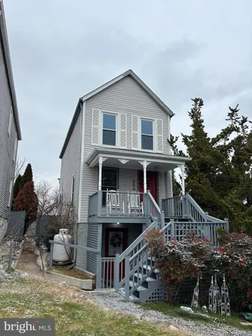 $1,600 | 520 West Liberty Street, Charles Town, WV 25414