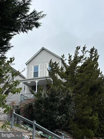 $1,600 | 520 West Liberty Street, Charles Town, WV 25414