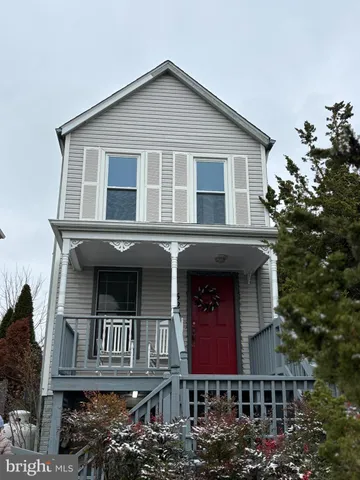$1,600 | 520 West Liberty Street, Charles Town, WV 25414