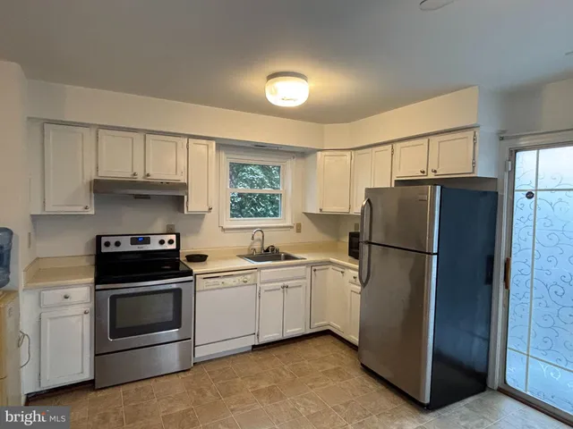 $1,600 | 520 West Liberty Street, Charles Town, WV 25414