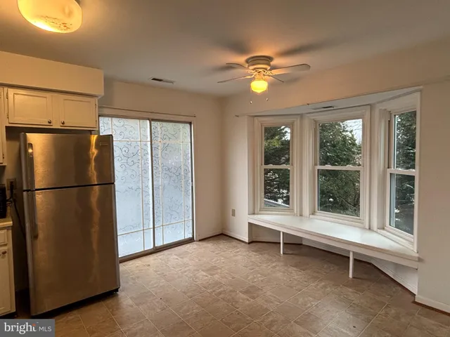 $1,600 | 520 West Liberty Street, Charles Town, WV 25414