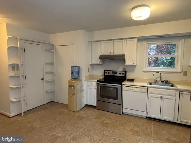 $1,600 | 520 West Liberty Street, Charles Town, WV 25414