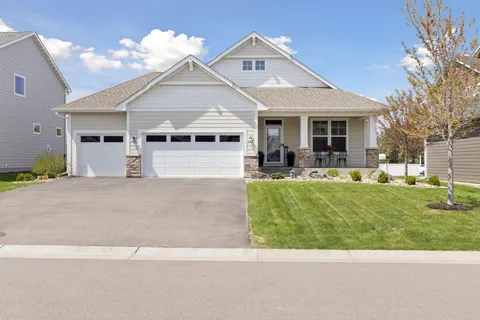$585,000 | 10250 Arrowwood Trail, Woodbury, MN 55129