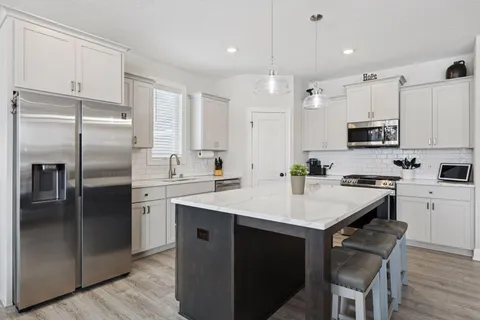 $585,000 | 10250 Arrowwood Trail, Woodbury, MN 55129