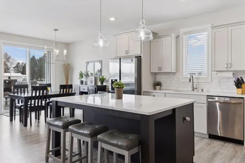 $585,000 | 10250 Arrowwood Trail, Woodbury, MN 55129