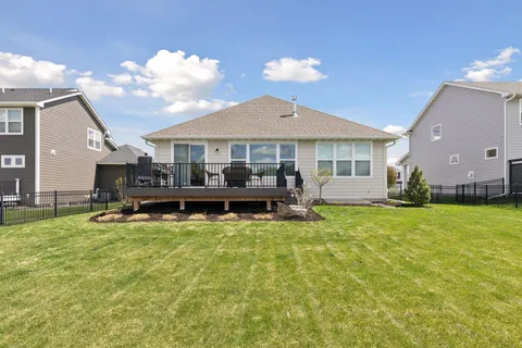 $585,000 | 10250 Arrowwood Trail, Woodbury, MN 55129