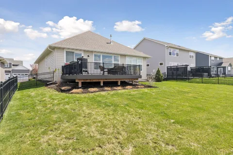$585,000 | 10250 Arrowwood Trail, Woodbury, MN 55129