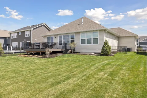 $585,000 | 10250 Arrowwood Trail, Woodbury, MN 55129