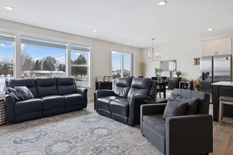 $585,000 | 10250 Arrowwood Trail, Woodbury, MN 55129