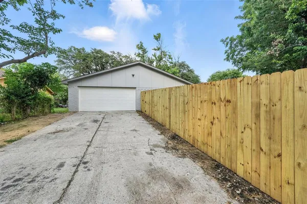 a view of a small space with wooden fence