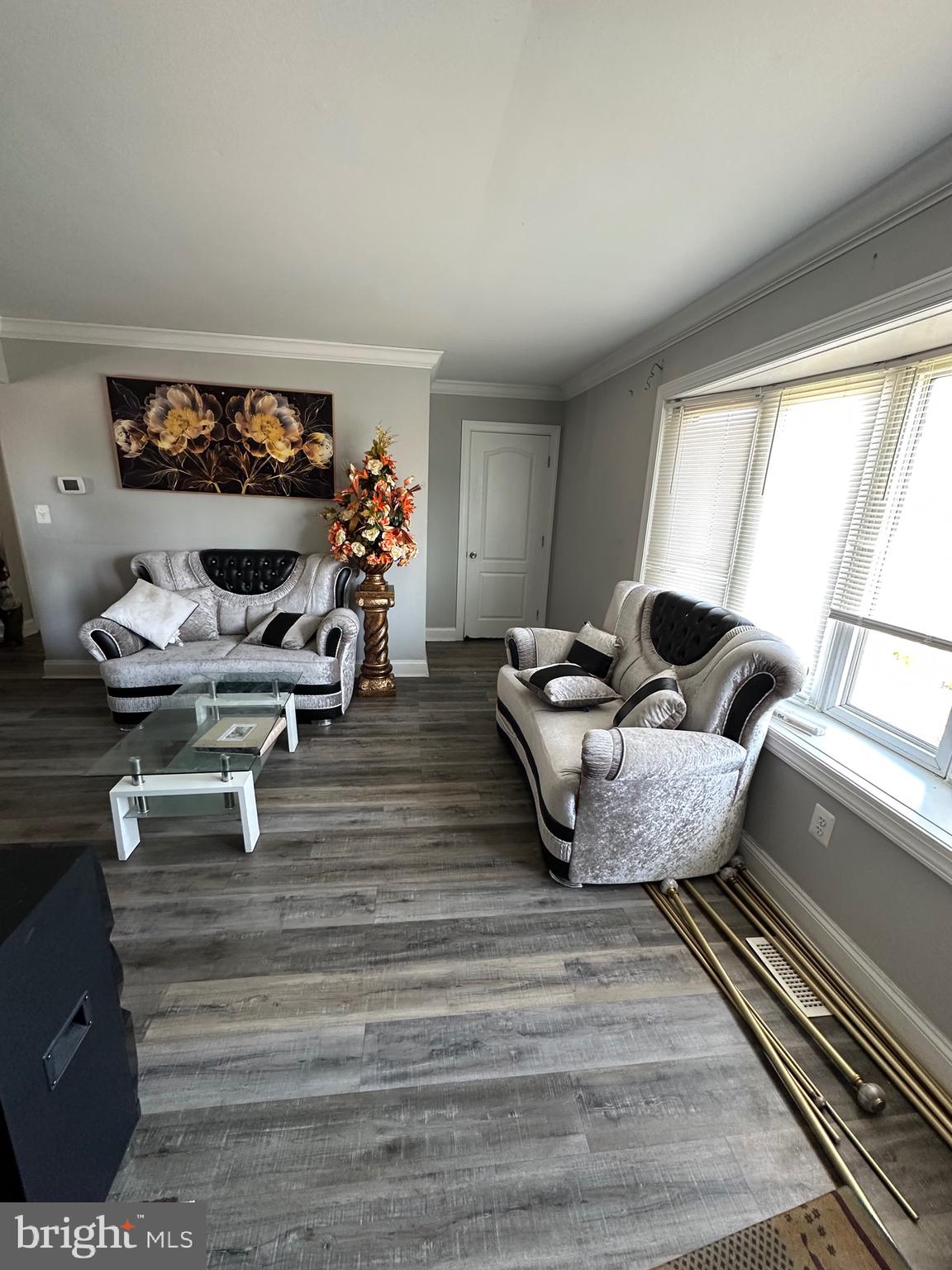 308 Sollers Point Road Dundalk, MD 21222 - Photo 4 of 22 a living room with furniture and a window
