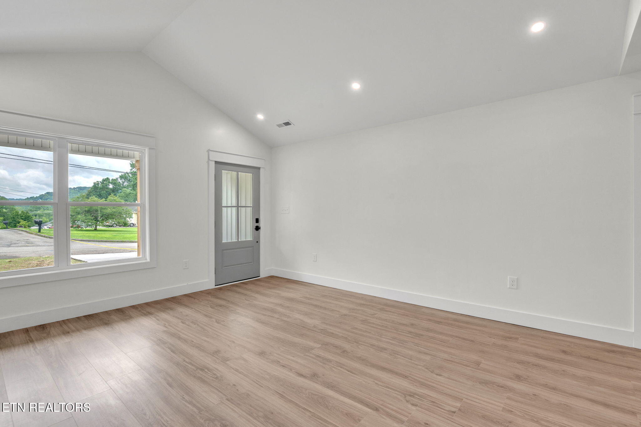 814 Hendrickson Street Clinton, TN 37716 - Photo 16 of 23 24-web-or-mls-814 Hendrickson-9828