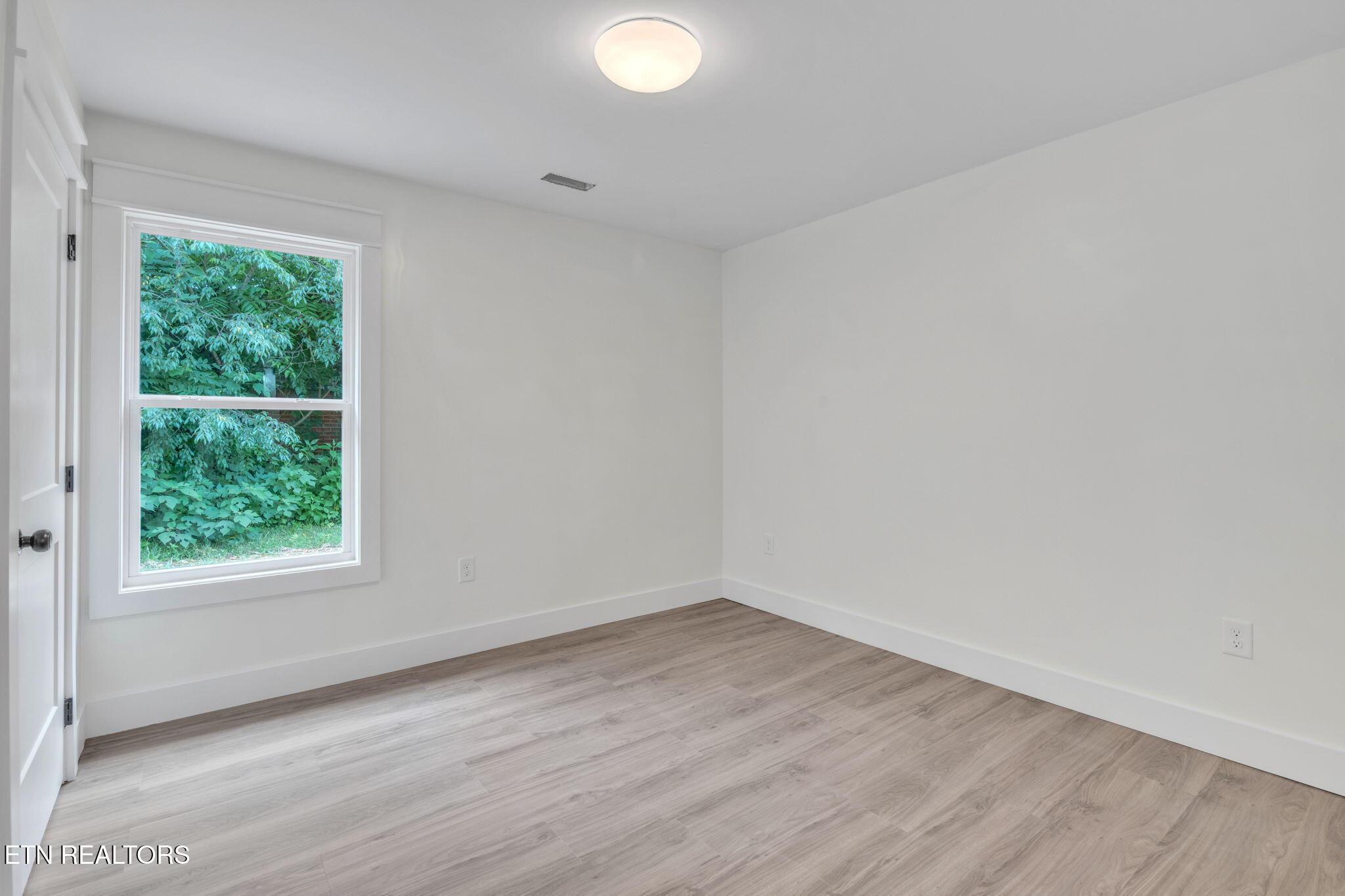 814 Hendrickson Street Clinton, TN 37716 - Photo 18 of 23 14-web-or-mls-814 Hendrickson-9798