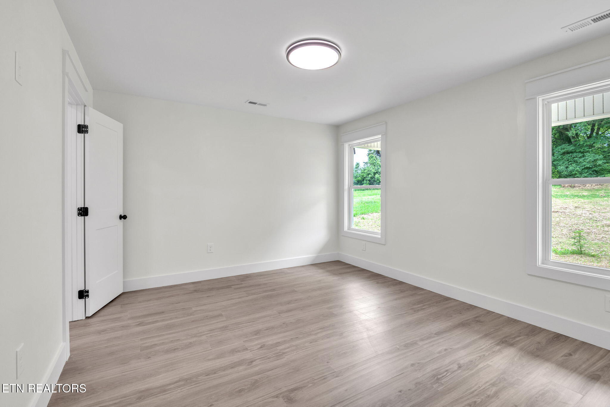 814 Hendrickson Street Clinton, TN 37716 - Photo 19 of 23 15-web-or-mls-814 Hendrickson-9801