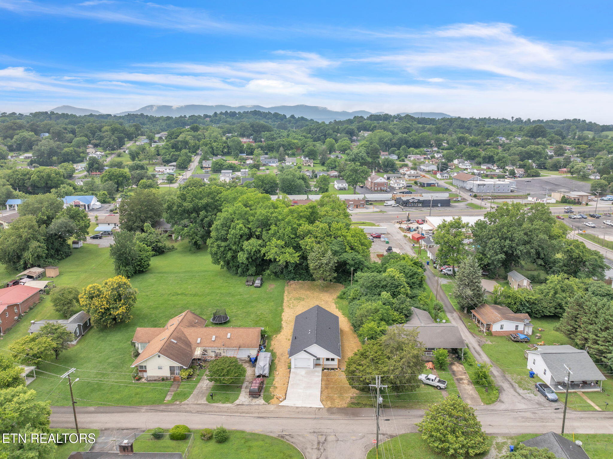 814 Hendrickson Street Clinton, TN 37716 - Photo 2 of 23 2-web-or-mls-814 Hendrickson--7-Edit