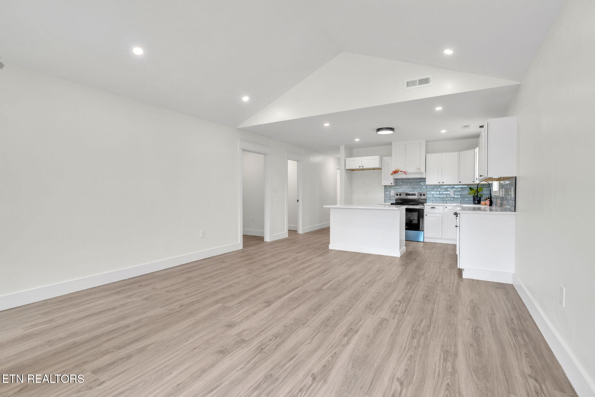 814 Hendrickson Street Clinton, TN 37716 - Photo 6 of 23 7-web-or-mls-814 Hendrickson-9777