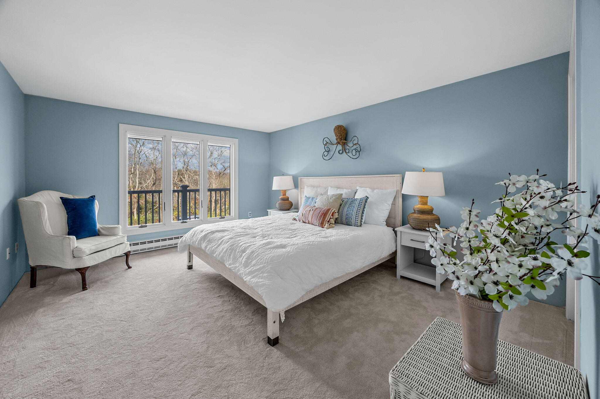 42 Old Colony Way, Unit 28 Orleans, MA 02653 - Photo 18 of 31 a bedroom with a bed and a potted plant