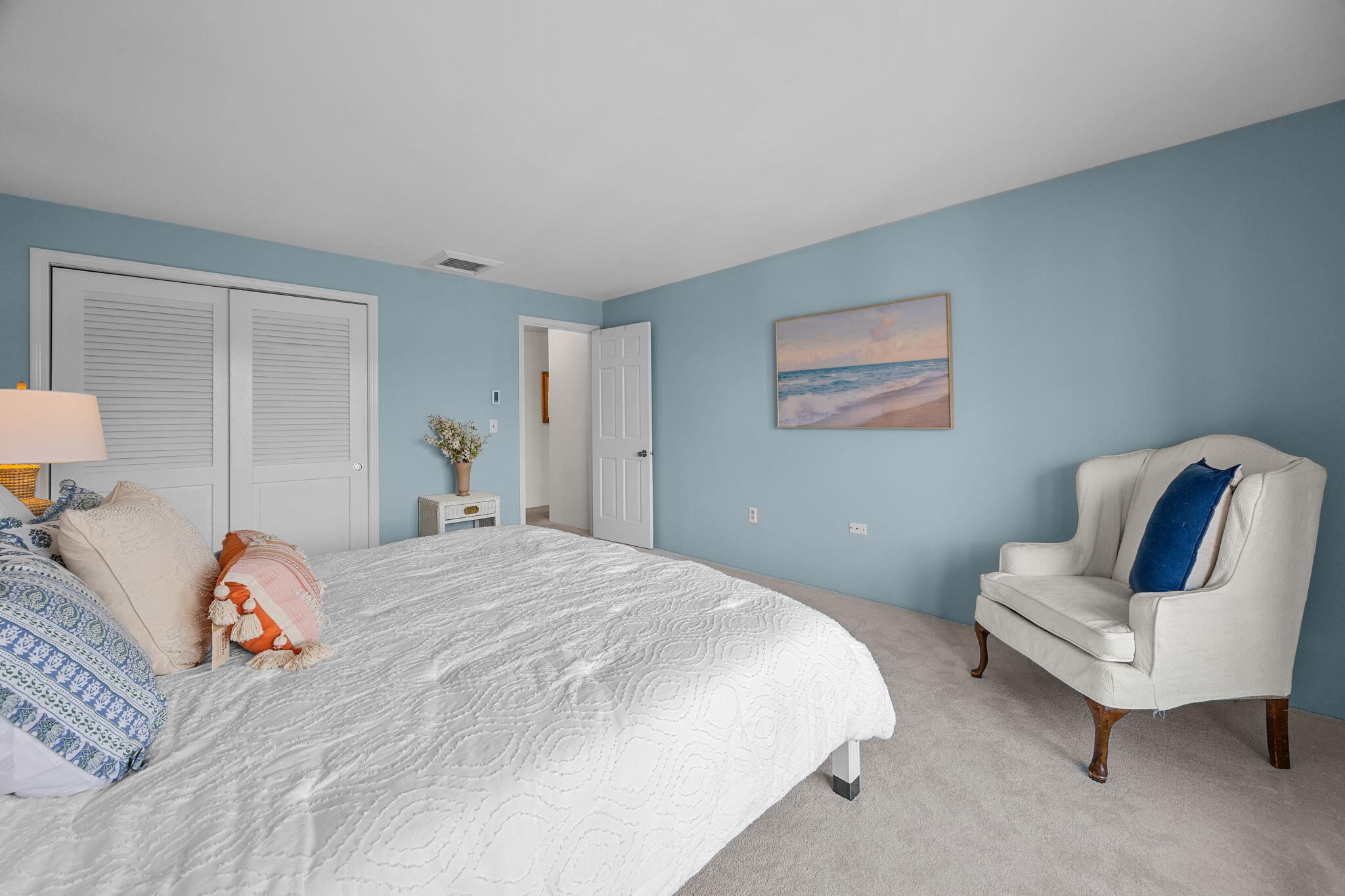 42 Old Colony Way, Unit 28 Orleans, MA 02653 - Photo 20 of 31 a bedroom with a bed and chair