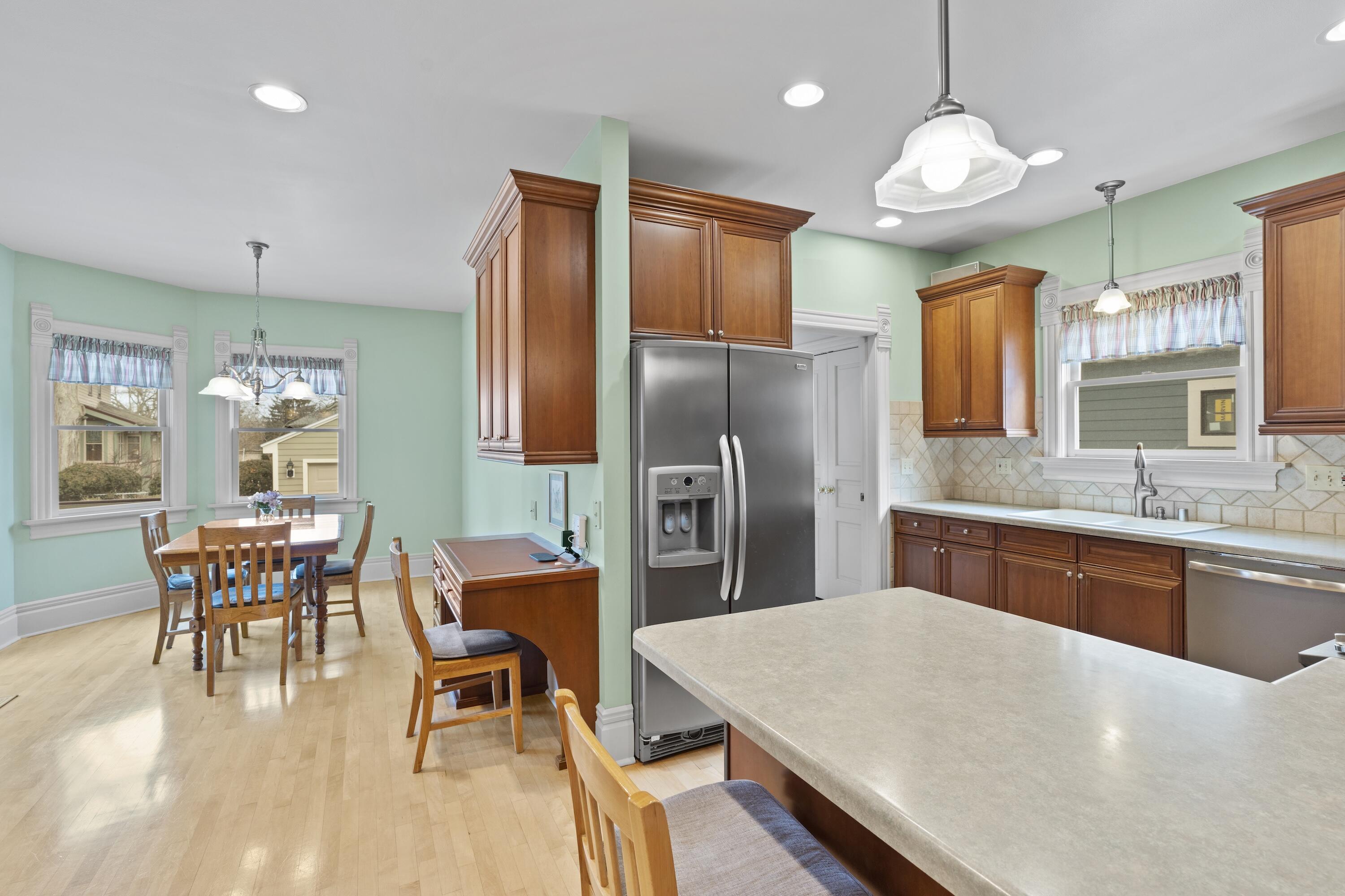 8100 West Chestnut Street Wauwatosa, WI 53213 - Photo 11 of 43 Kitchen/ Dining Area