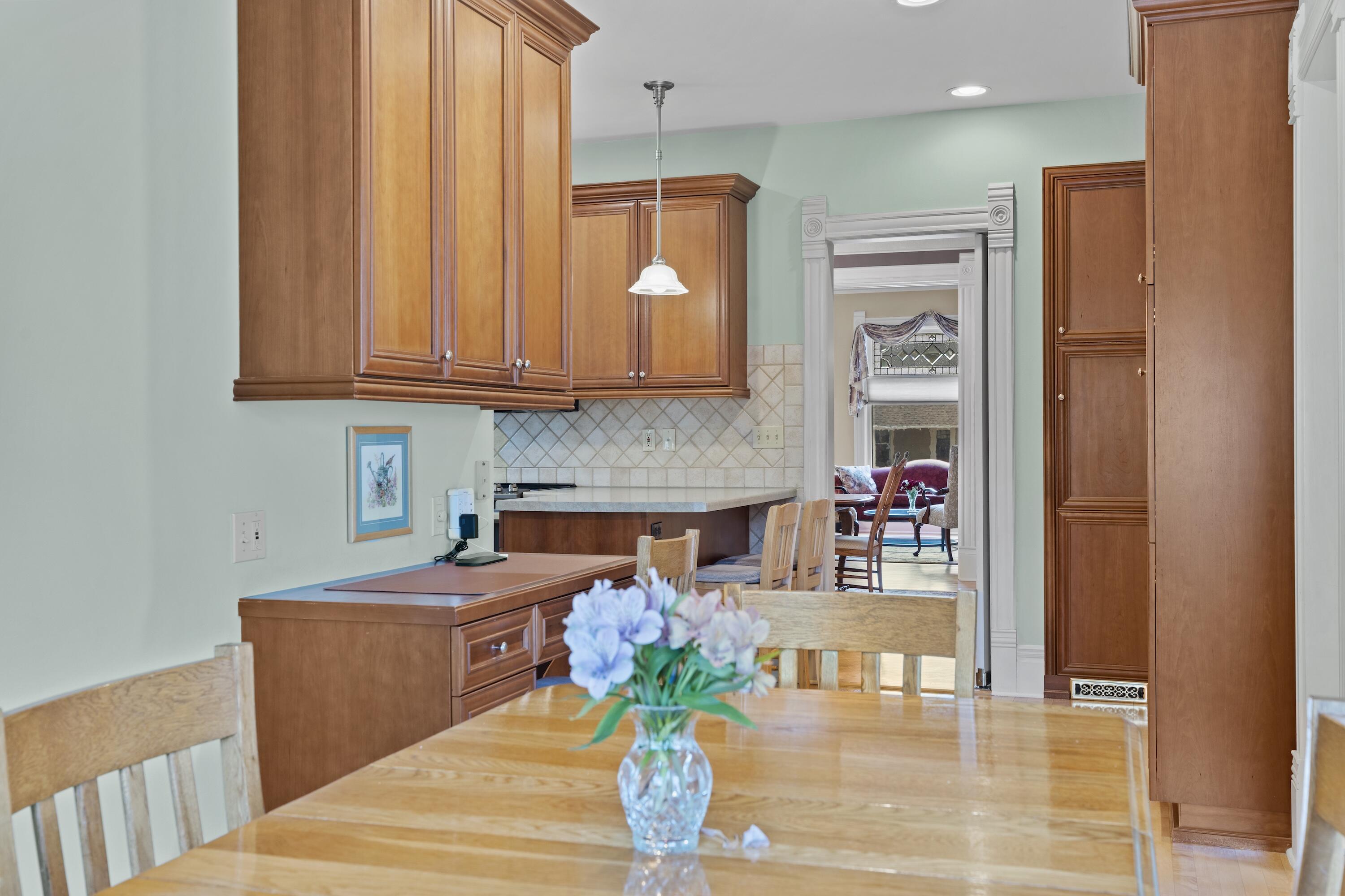 8100 West Chestnut Street Wauwatosa, WI 53213 - Photo 12 of 43 Kitchen/ Dining Area