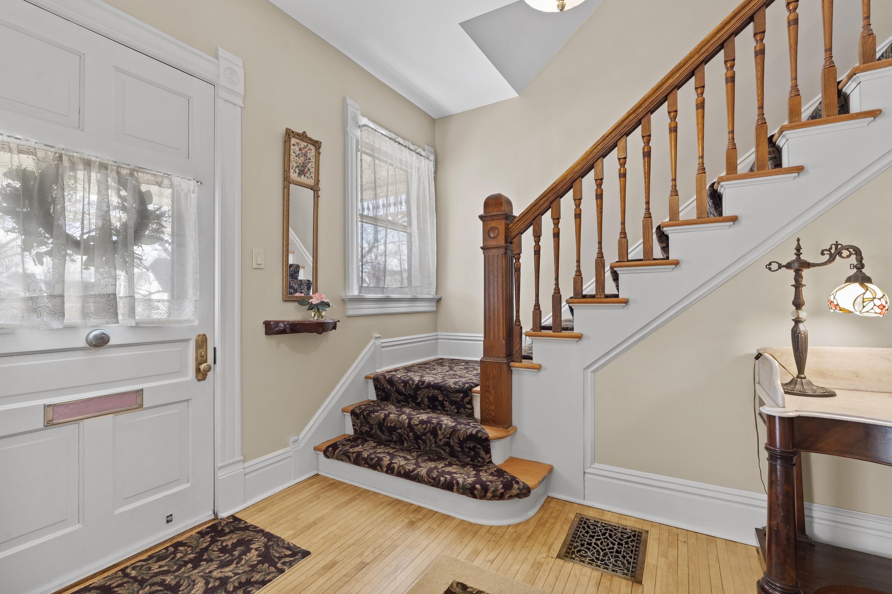 8100 West Chestnut Street Wauwatosa, WI 53213 - Photo 18 of 43 Foyer/Staircase