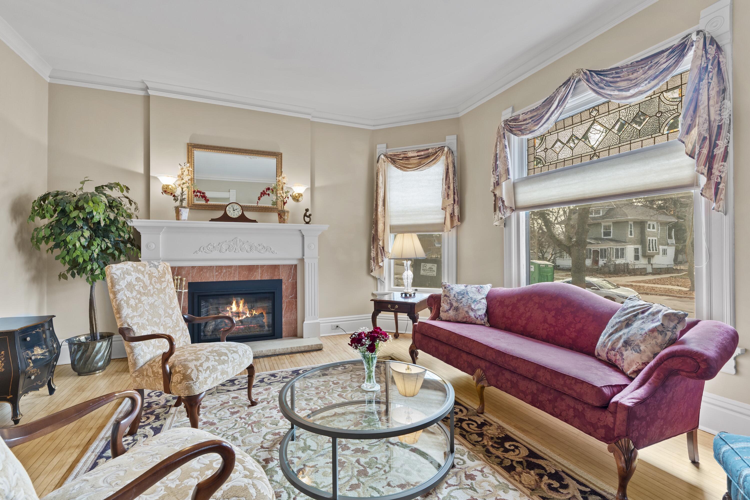 8100 West Chestnut Street Wauwatosa, WI 53213 - Photo 2 of 43 Living Room