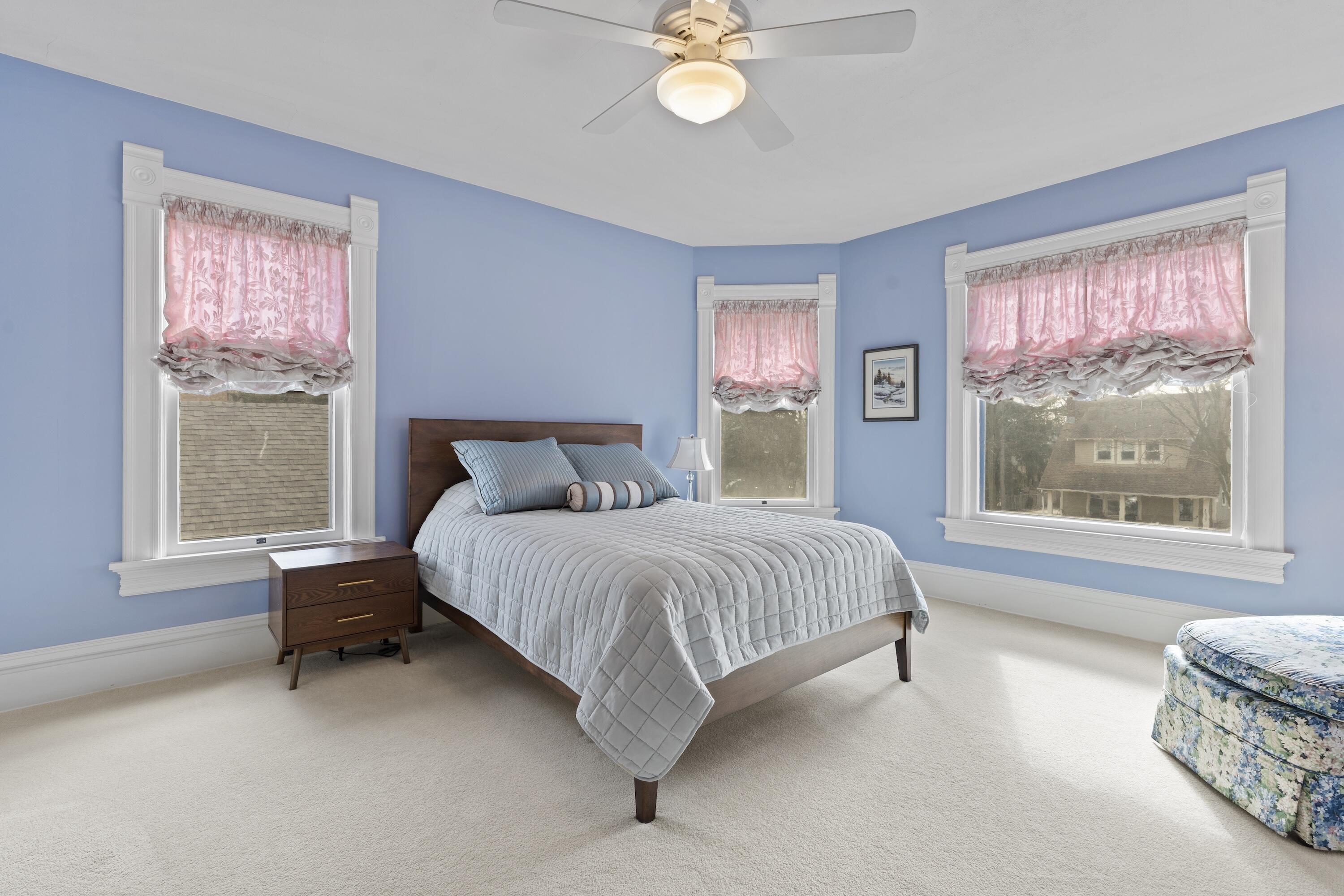 8100 West Chestnut Street Wauwatosa, WI 53213 - Photo 21 of 43 Primary Bedroom