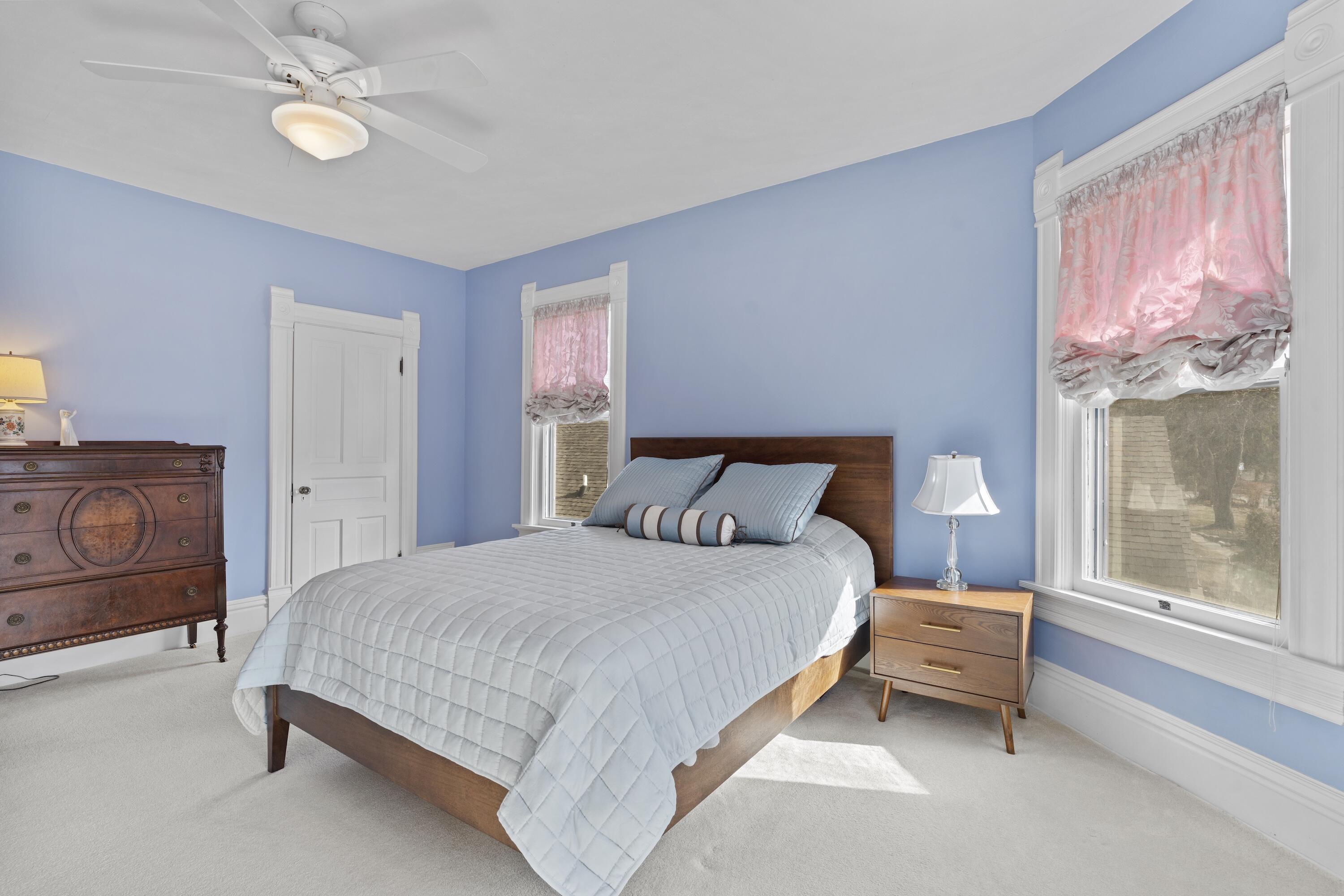 8100 West Chestnut Street Wauwatosa, WI 53213 - Photo 22 of 43 Primary Bedroom