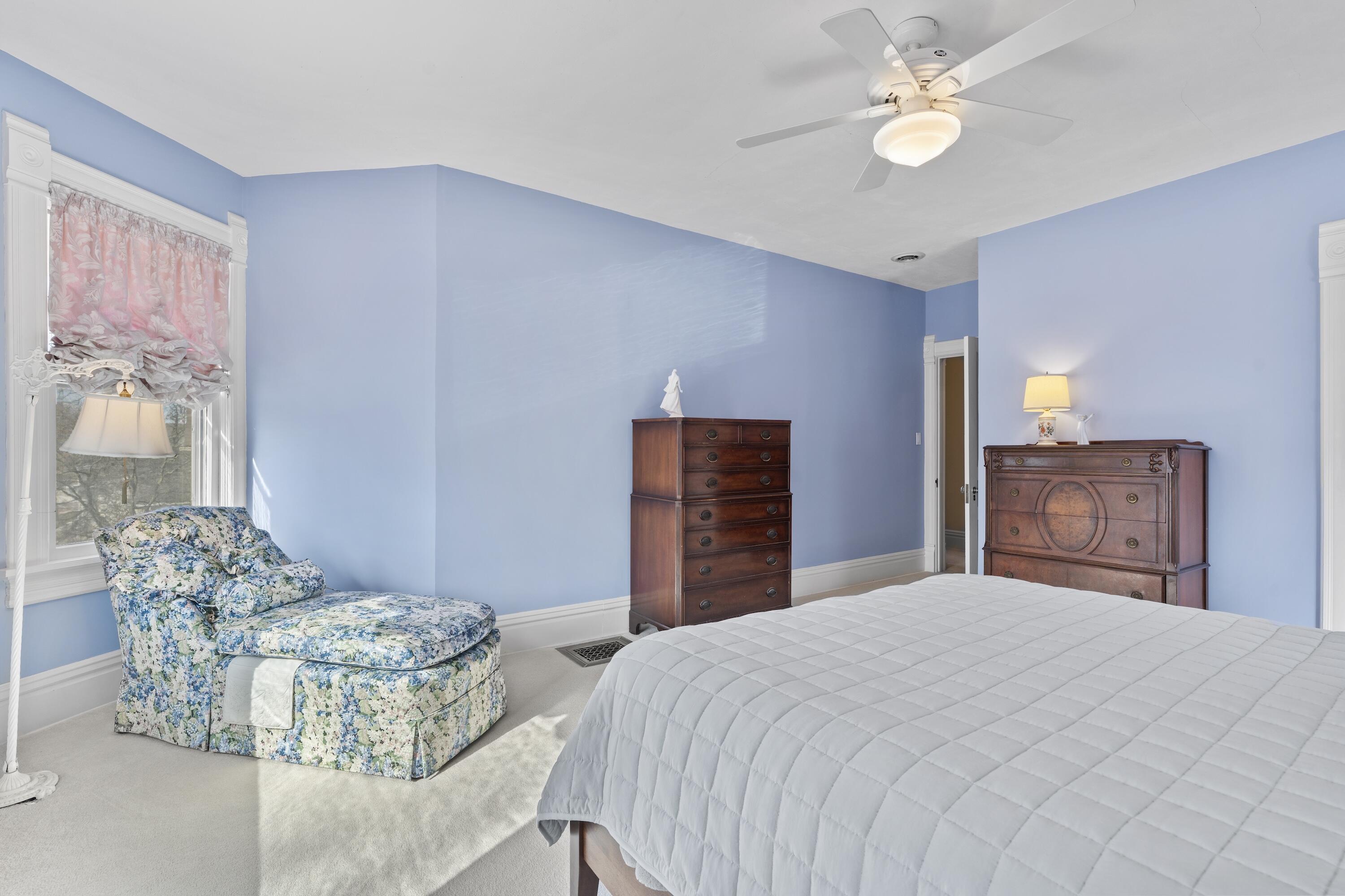 8100 West Chestnut Street Wauwatosa, WI 53213 - Photo 23 of 43 Primary Bedroom