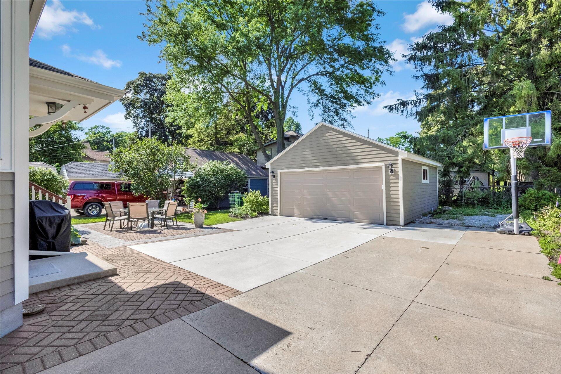 8100 West Chestnut Street Wauwatosa, WI 53213 - Photo 39 of 43 Detached Garage