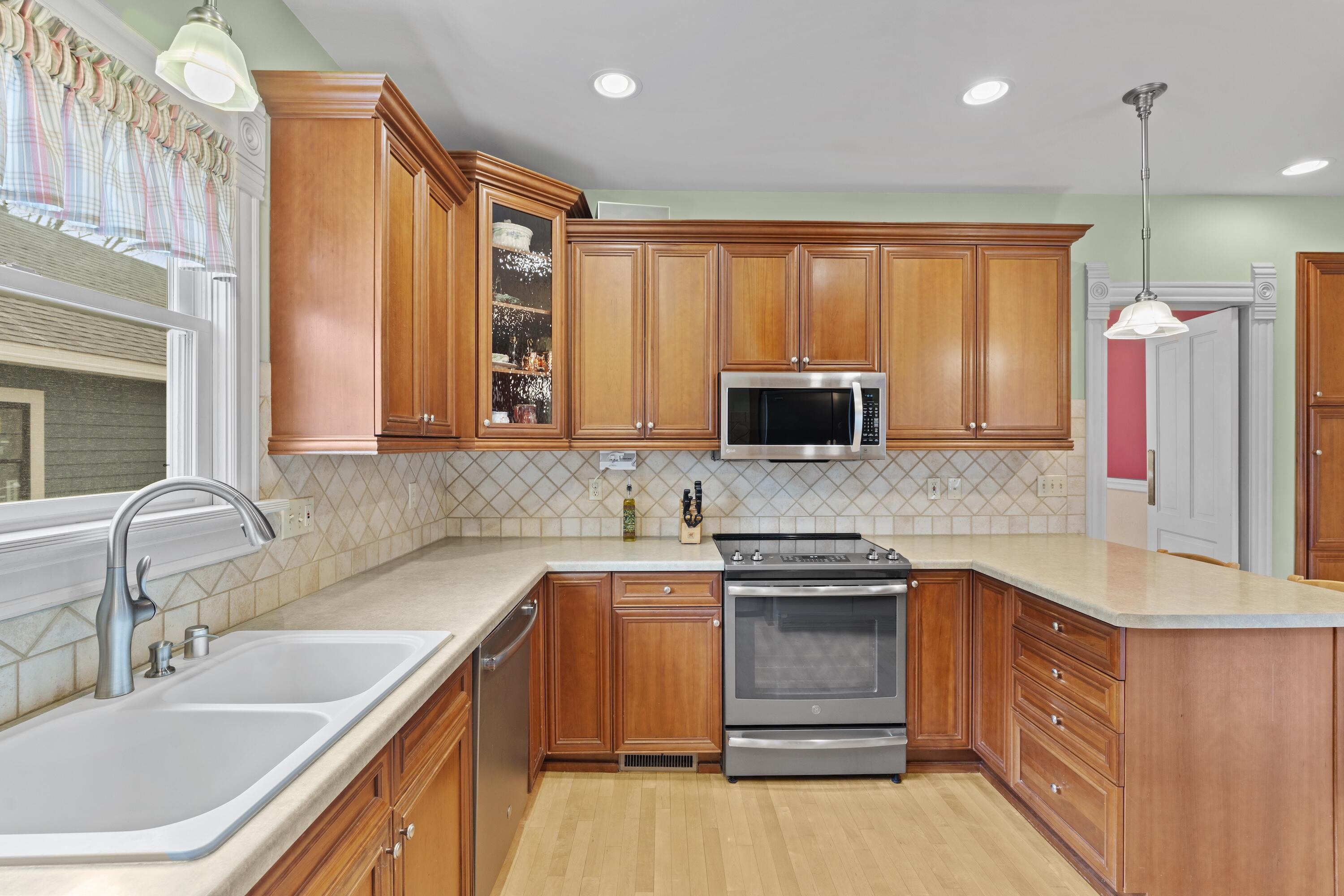 8100 West Chestnut Street Wauwatosa, WI 53213 - Photo 9 of 43 Kitchen