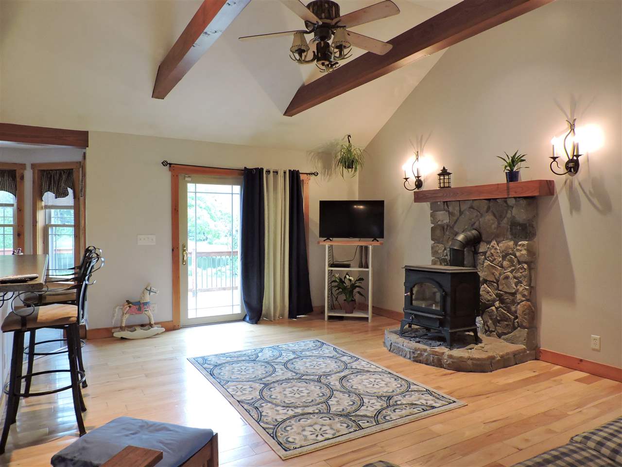747 Concord Stage Road Weare, NH 03281 - Photo 2 of 37