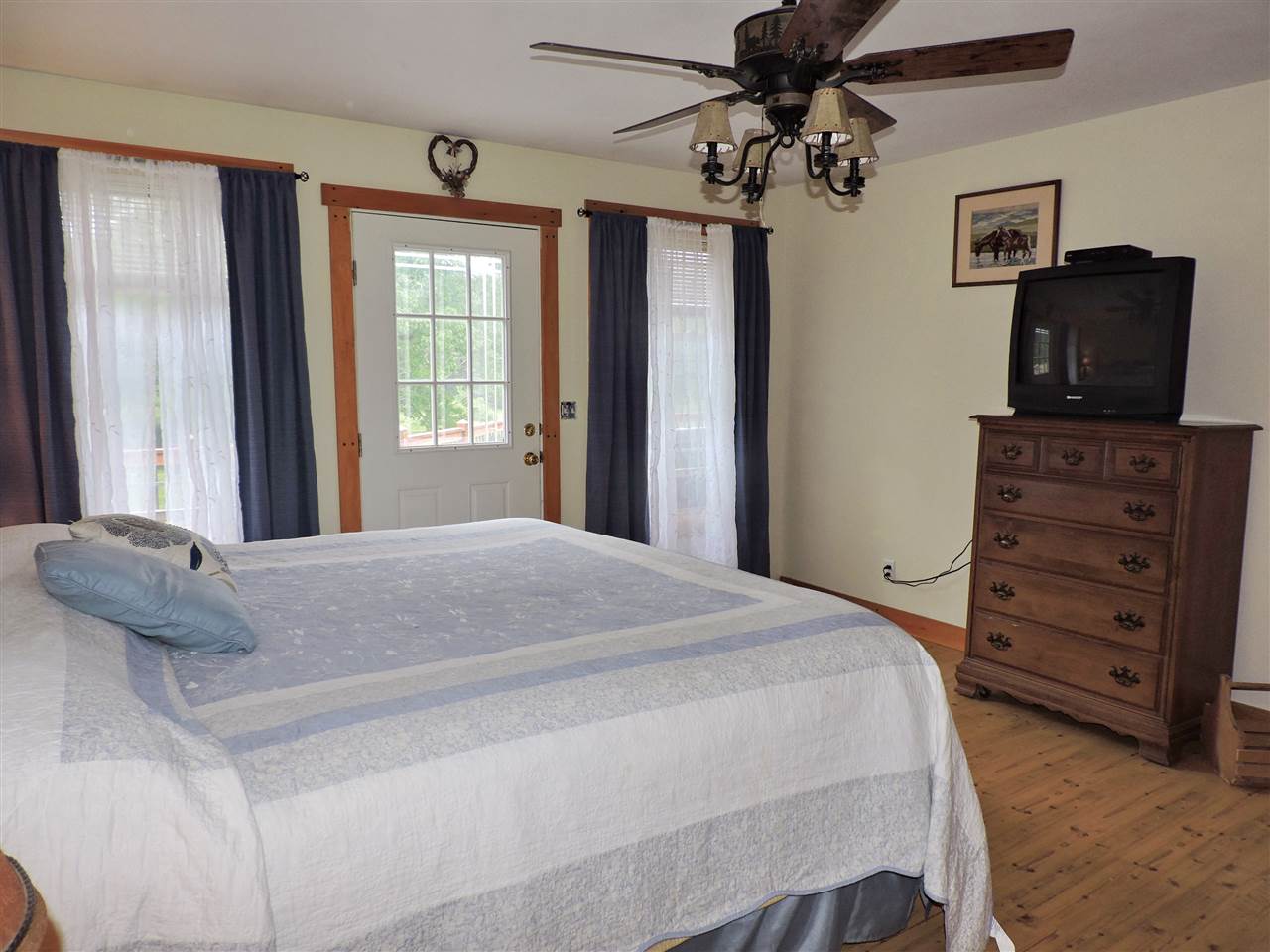 747 Concord Stage Road Weare, NH 03281 - Photo 18 of 37