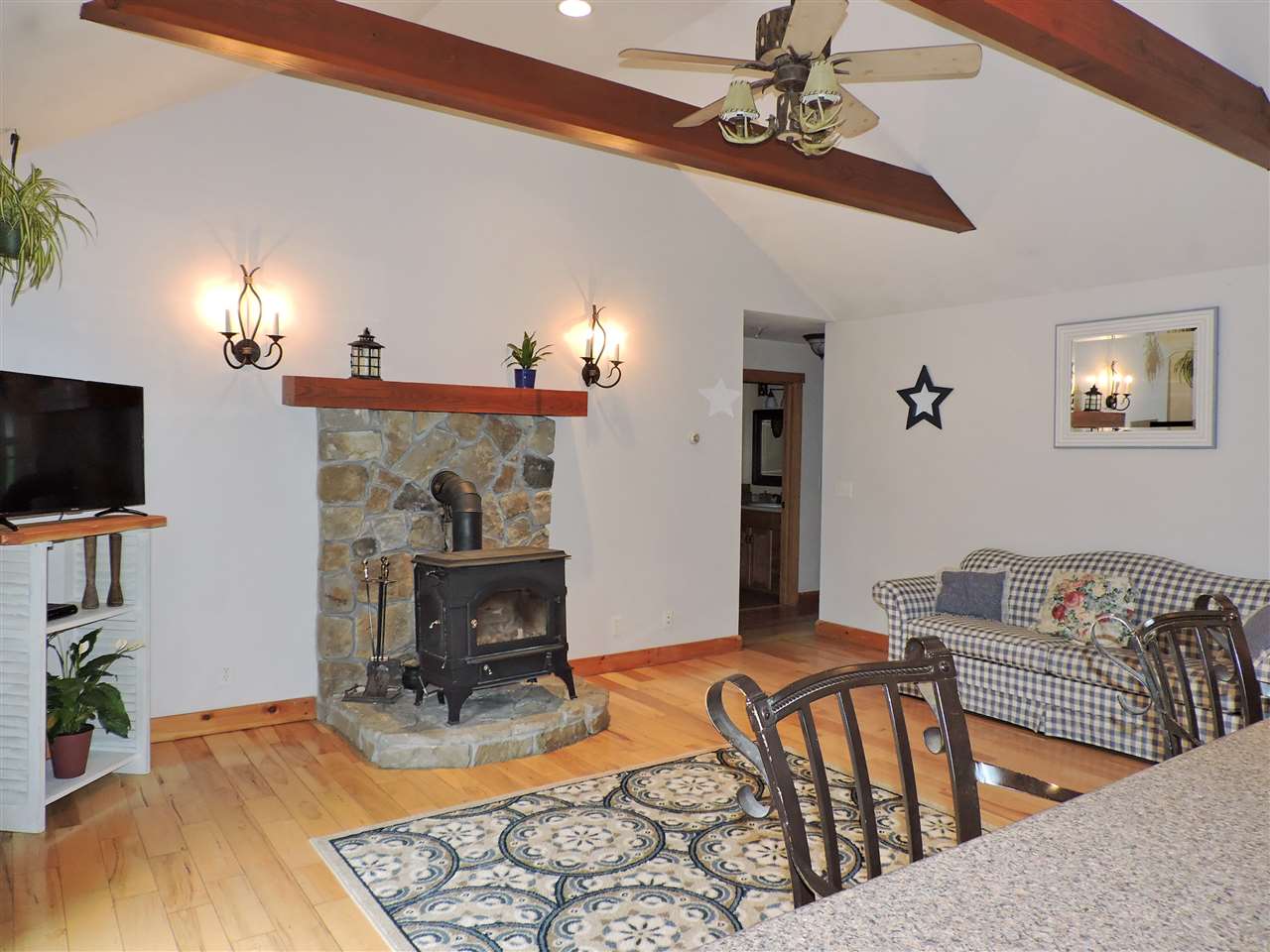 747 Concord Stage Road Weare, NH 03281 - Photo 4 of 37