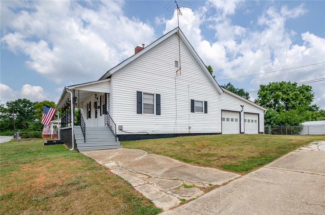 12 McCaughrin Street Pelzer, SC 29669 - Photo 3 of 23 Gallery Image 3