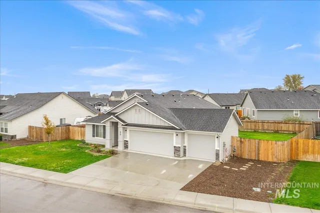 $386,000 | 910 Lago Street, Mountain Home, ID 83647