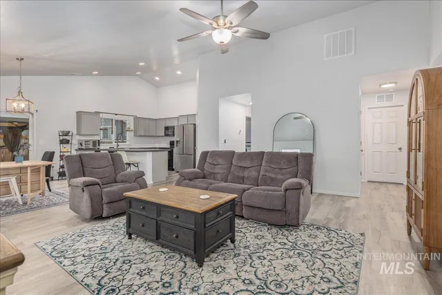 $386,000 | 910 Lago Street, Mountain Home, ID 83647