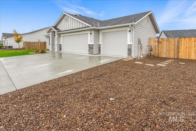 $386,000 | 910 Lago Street, Mountain Home, ID 83647