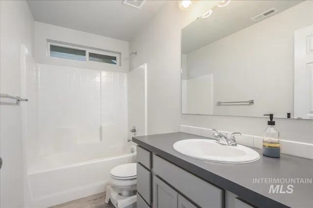 $386,000 | 910 Lago Street, Mountain Home, ID 83647