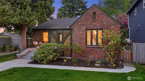 $1,198,000 | 7550 21st Avenue Northeast, Seattle, WA 98115