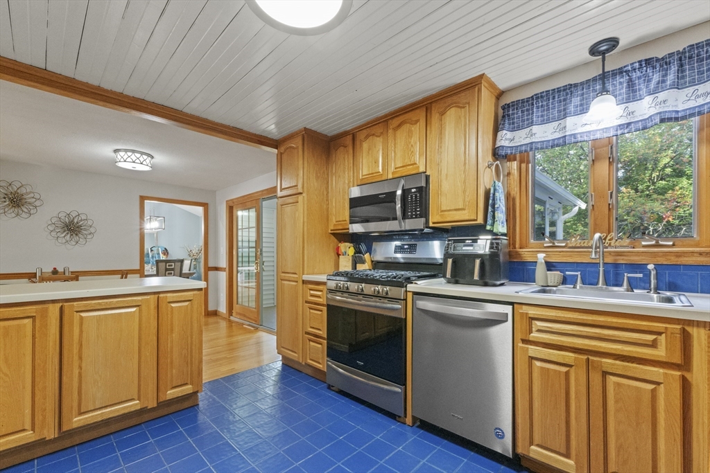 8 Mohawk Path Bellingham, MA 02019 - Photo 16 of 41 Gallery Image 16