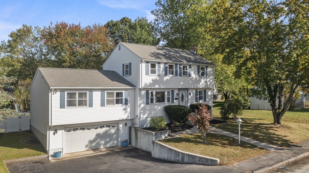 8 Mohawk Path Bellingham, MA 02019 - Photo 3 of 41 Gallery Image 3