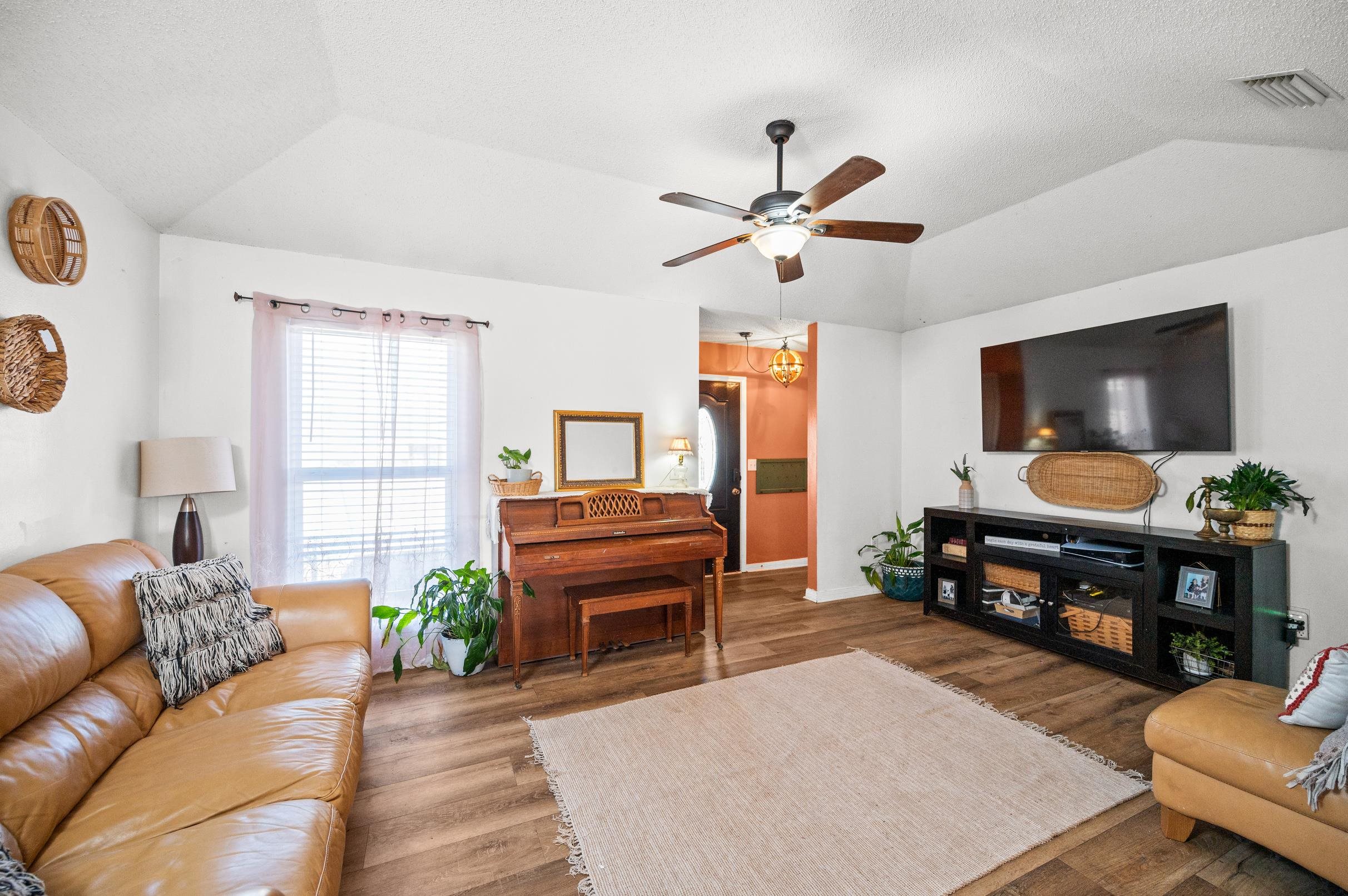 1603 Abbey Loop Foley, AL 36535 - Photo 3 of 35 Living Room