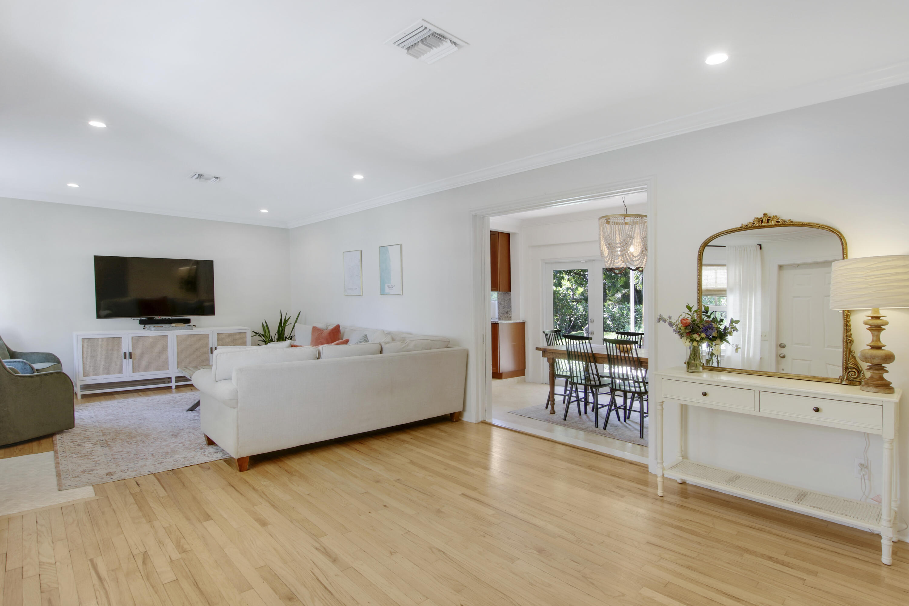 361 Colonial Road West Palm Beach, FL 33405 - Photo 14 of 53 House6-8