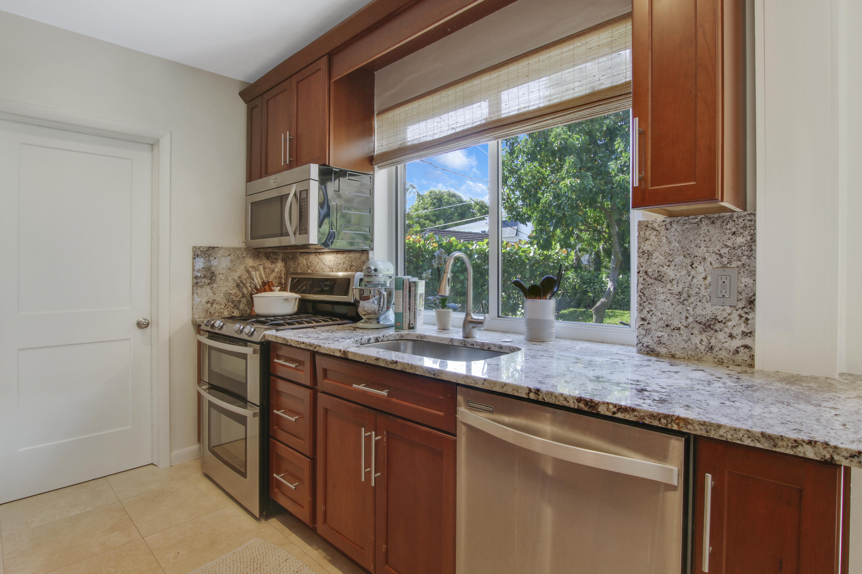 361 Colonial Road West Palm Beach, FL 33405 - Photo 29 of 53 House6-18